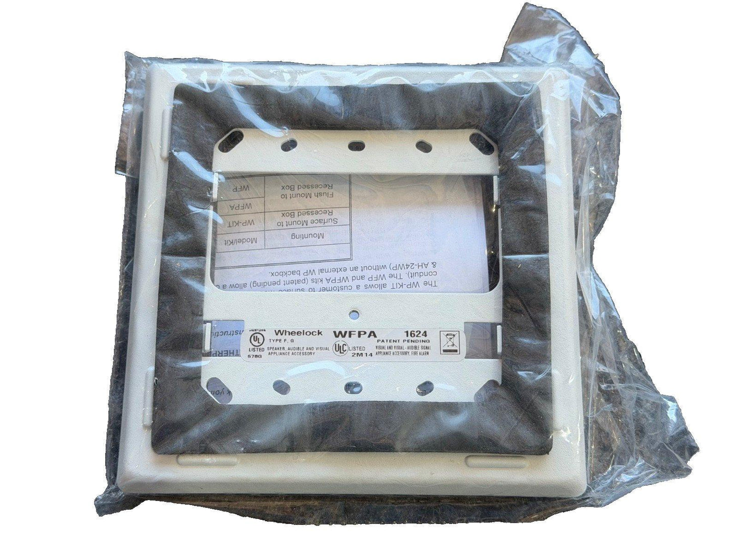 Eaton Wheelock WFPA-W 104701 Mounting Plate Outdoor White (NEW IN BOX)