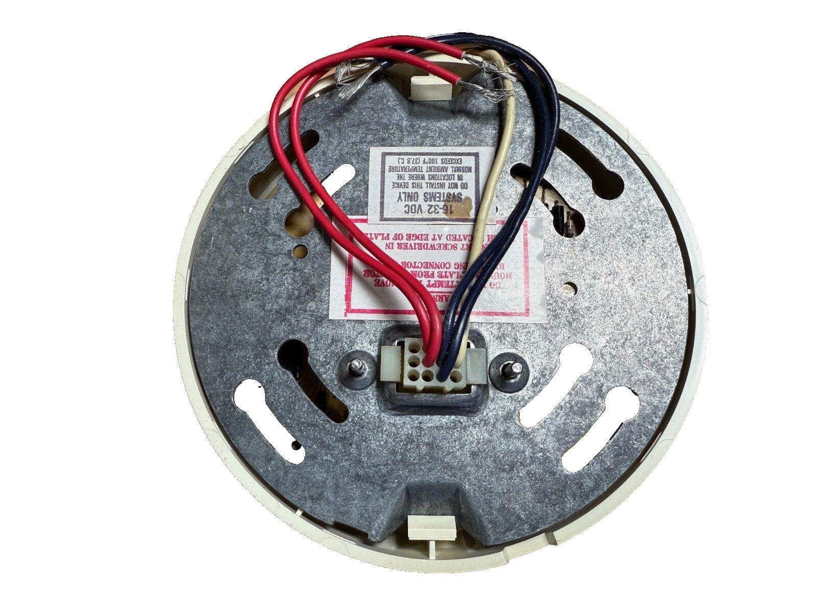 Fire alarm device backplate with wiring terminals and installation labels for 16-32 VDC systems
