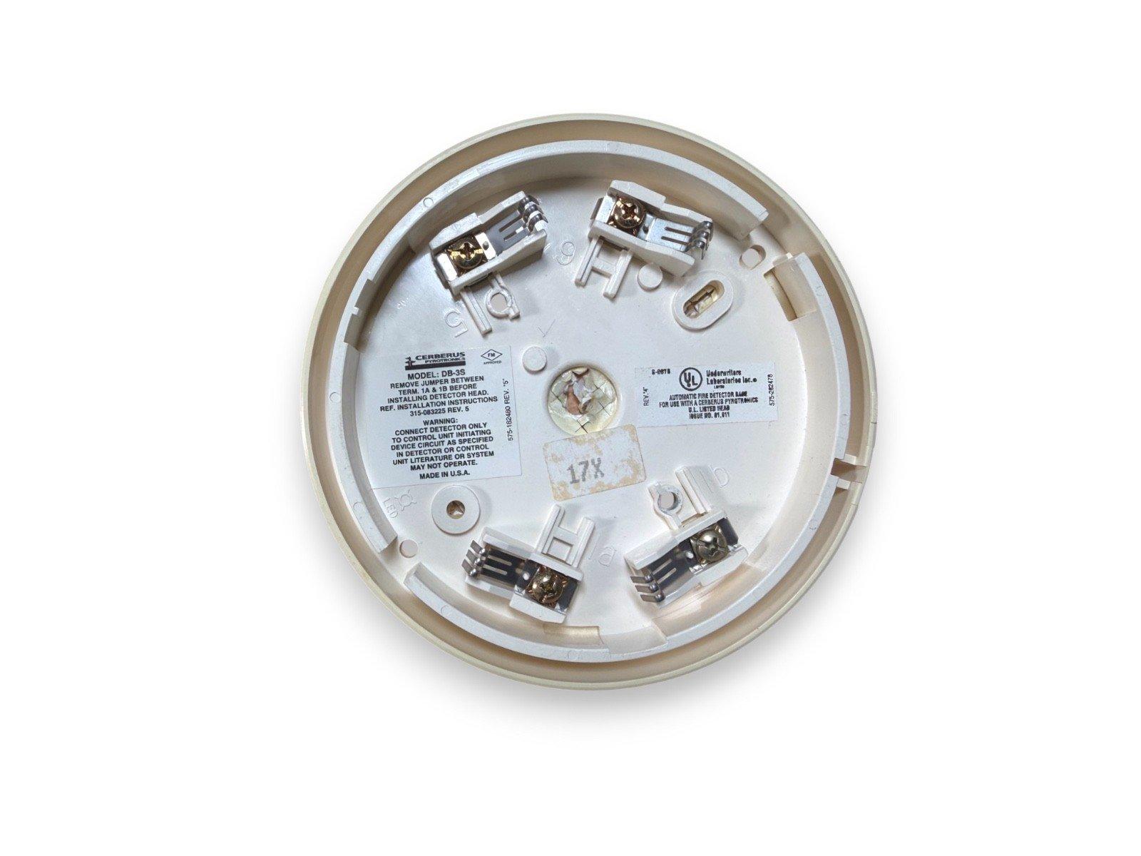 Cerberus Pyrotronics DB-3S fire alarm detector base with terminal connections and UL listing