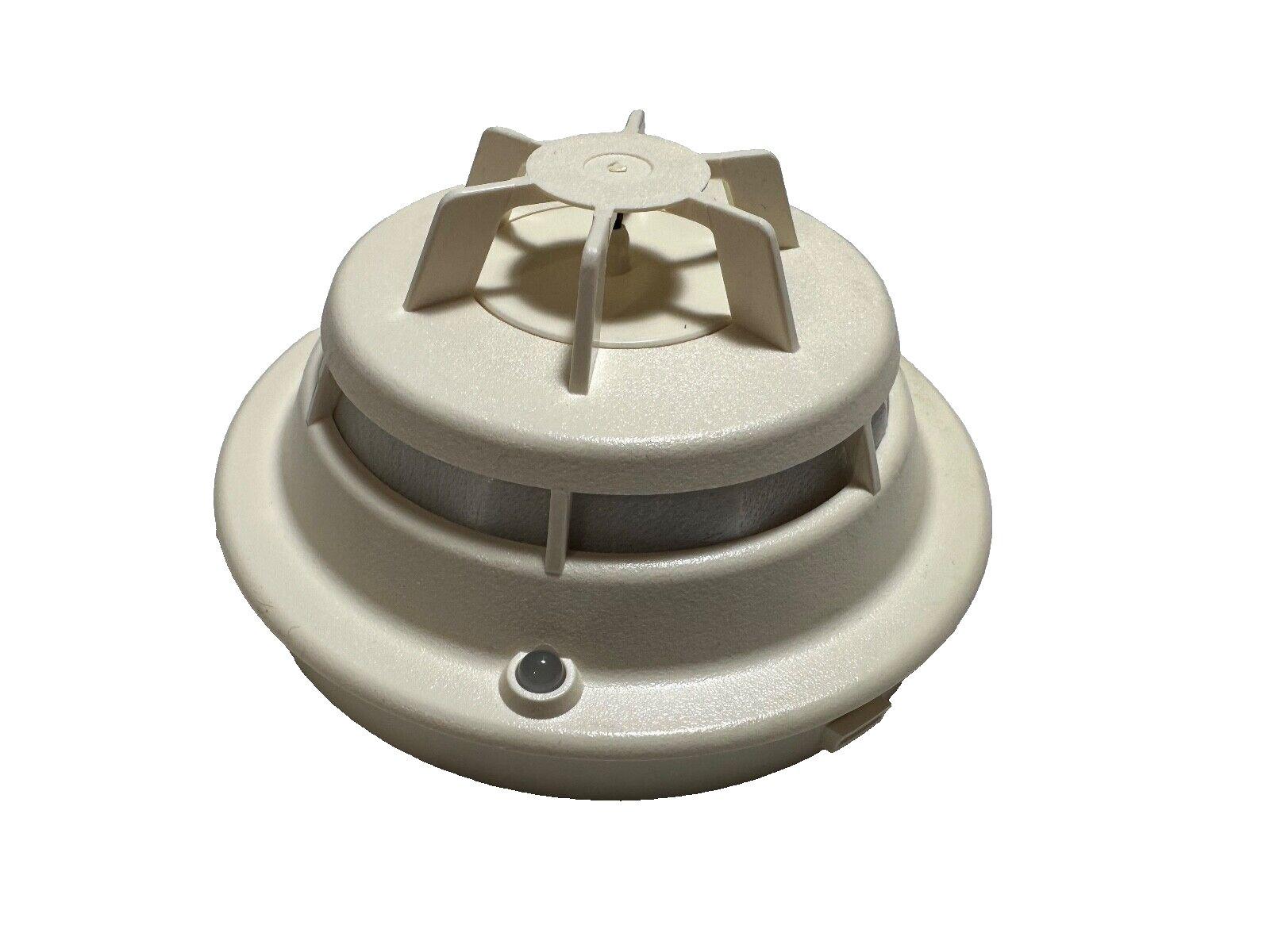 White smoke detector with vented design and indicator light for fire alarm systems