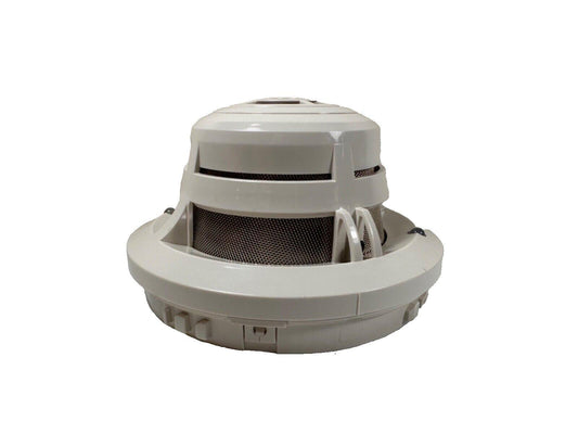 White smoke detector with mesh sensor for fire alarm systems