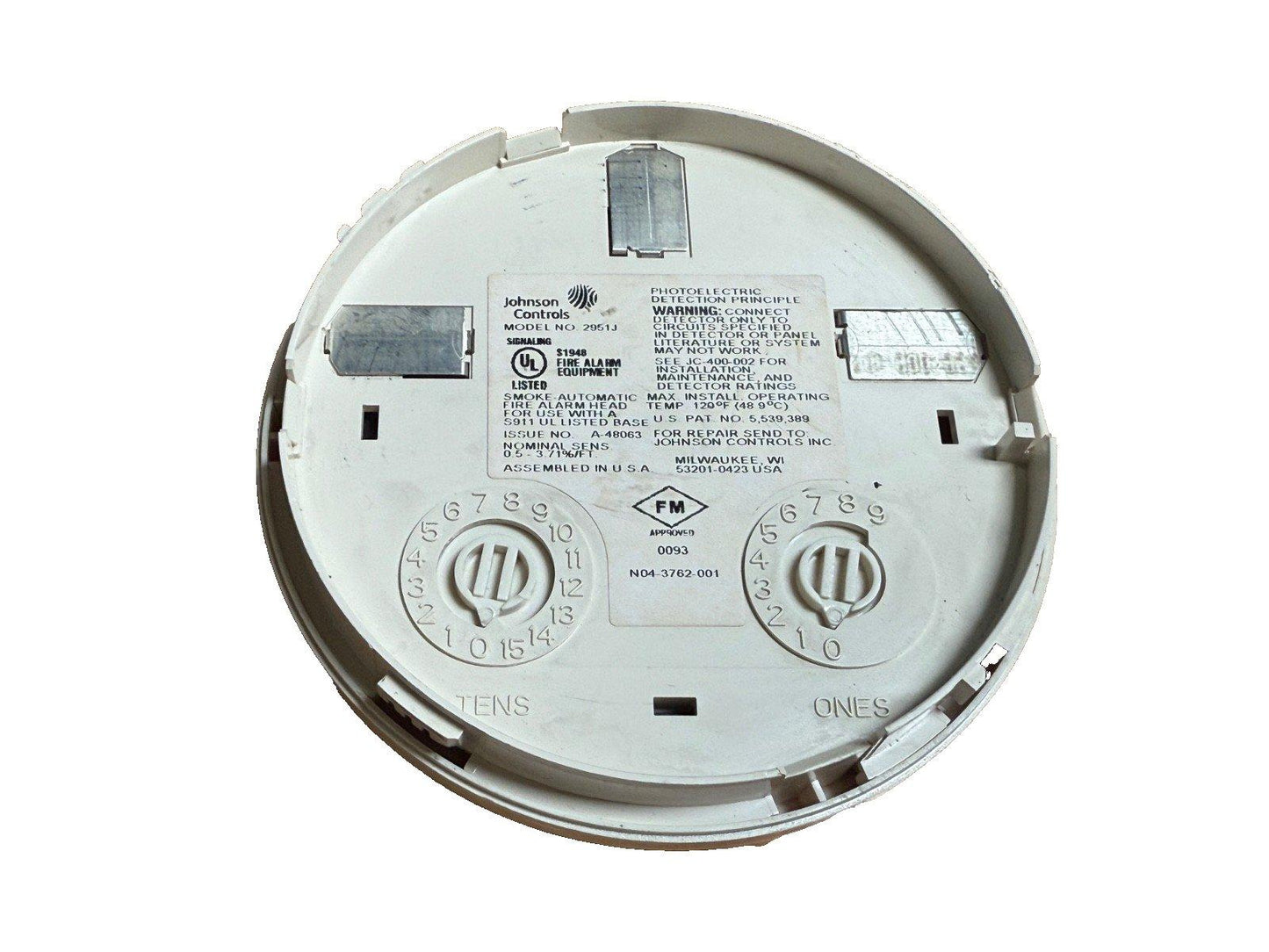 Johnson Controls 2951J smoke detector head, photoelectric fire alarm equipment with UL listed certification