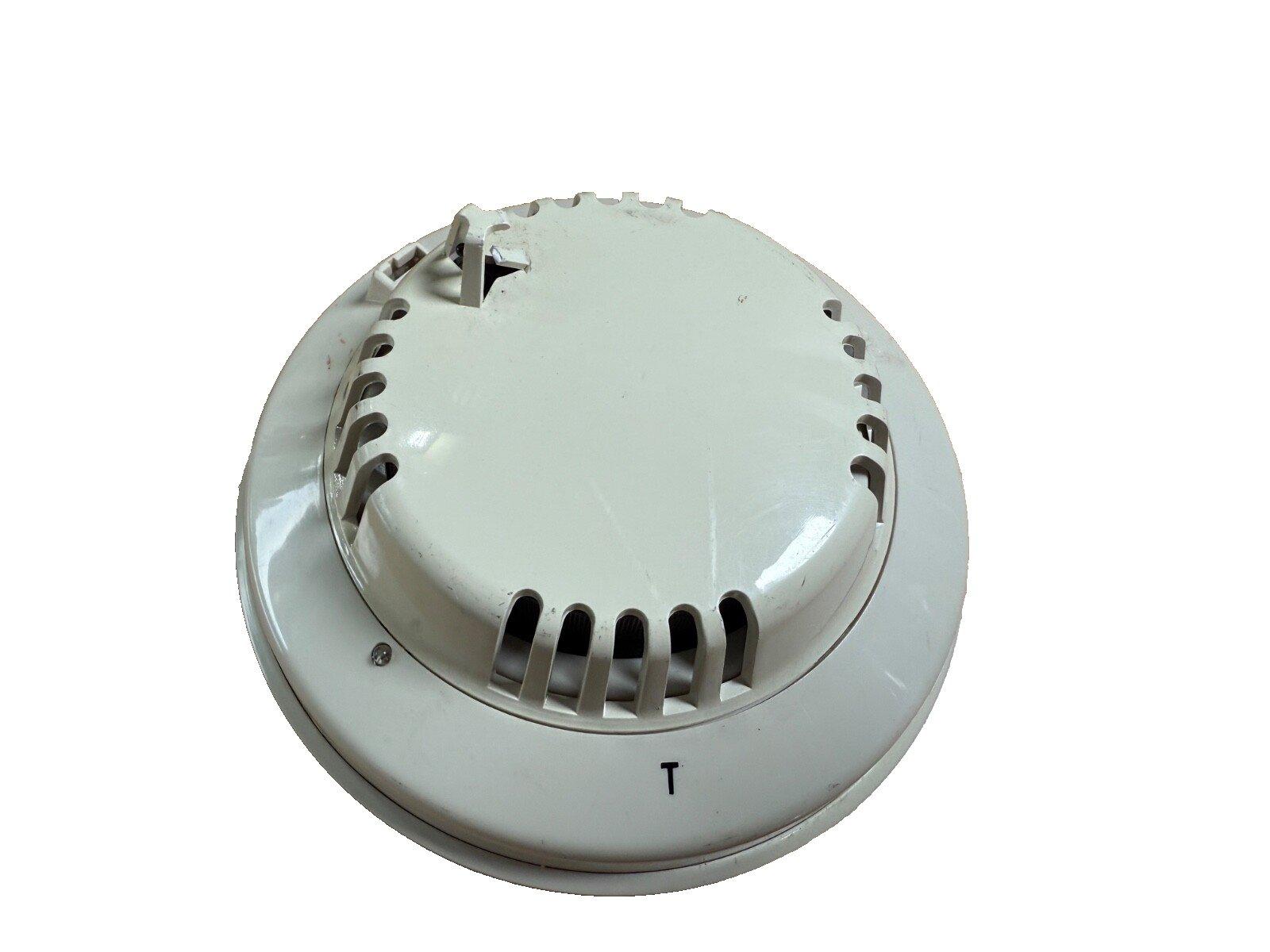 White smoke detector with vented design for fire alarm systems