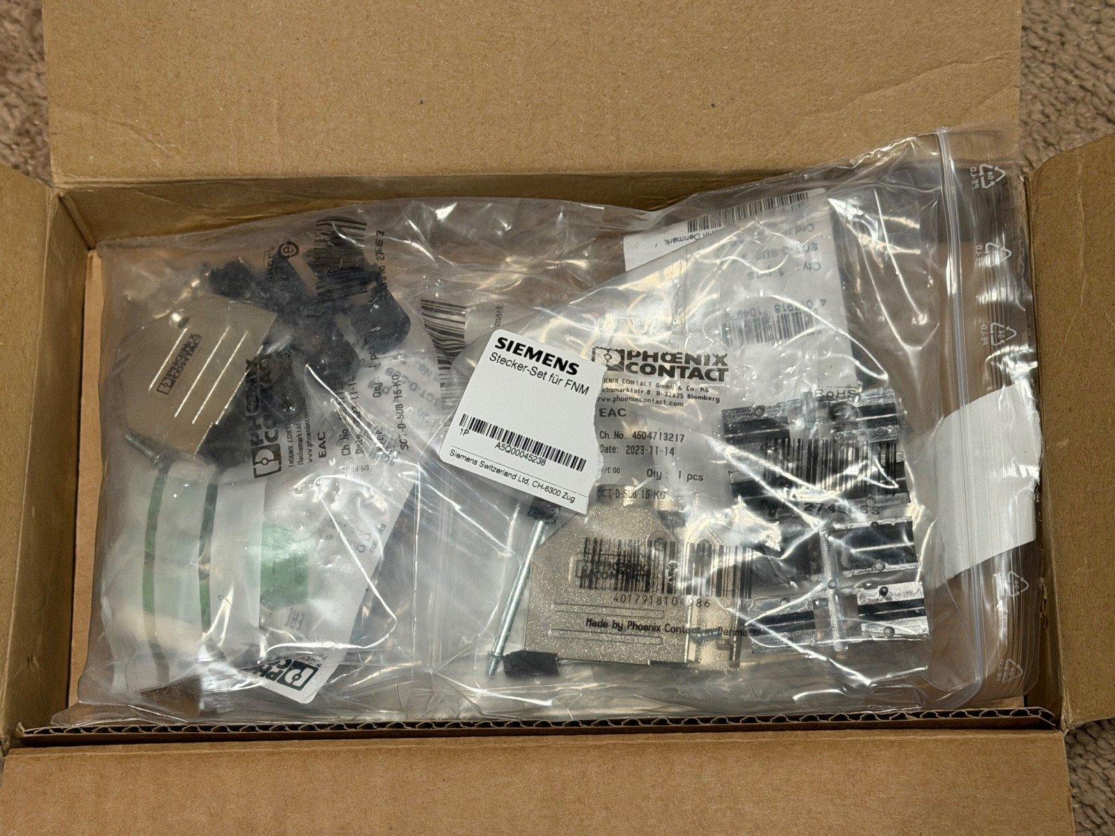 Siemens fire alarm connector set in original packaging, new surplus equipment for FNM systems